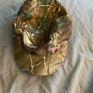 Womens camo Under Armour hat! Never worn